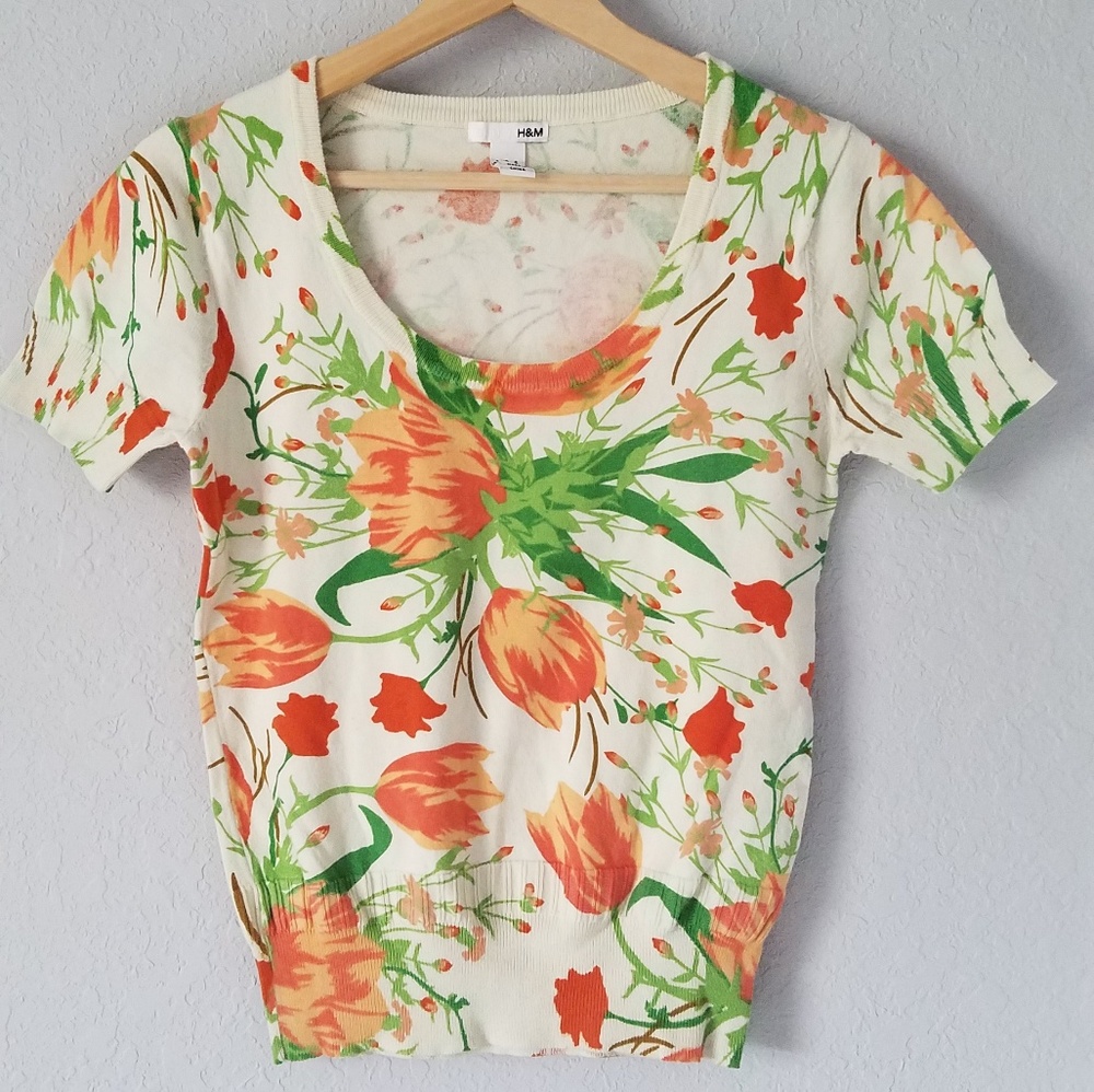 H&M Short Sleeve Floral Sweater